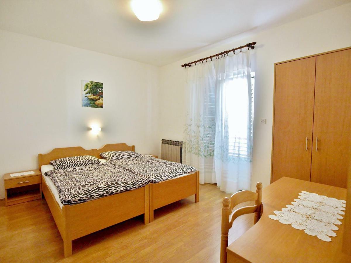 Apartments Ljubica Barbat na Rabu Exterior photo